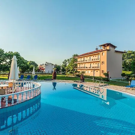 Hotel Sintrivanis 2*