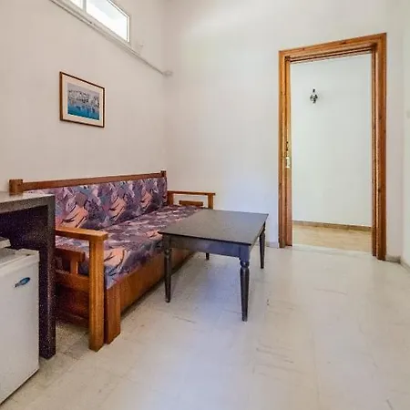 Hotel Sintrivanis 2*