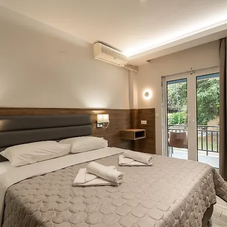 Hotel Sintrivanis